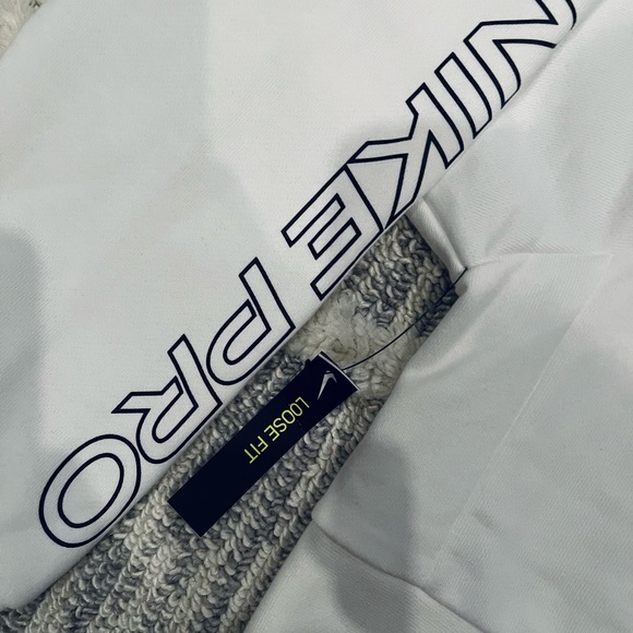 🆕 Nike cropped loose fit sweat shirt - Picture 4 of 5